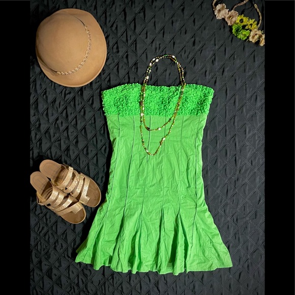 VENUS Fit & Flare Ruffled Green Strapless Dress, size Medium, EUC - Picture 3 of 9